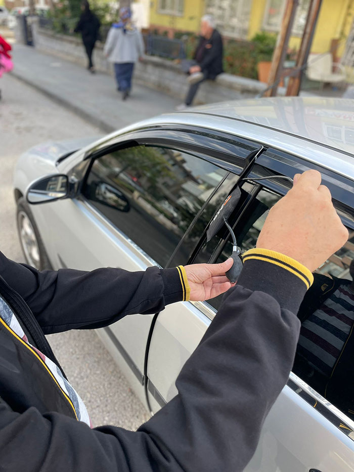 Mansuroğlu Oto Kilitçisi